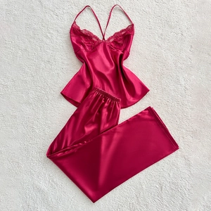 Pyjama élégant en satin de soie rouge rose avec dentelle et pantalon large pour femme
