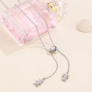 Collier réglable en acier inoxydable argenté avec pendentifs silhouettes garçon et fille