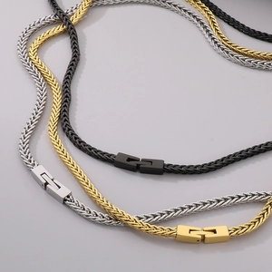 Collane hip hop stile street con catena a V in finiture oro, argento e nero