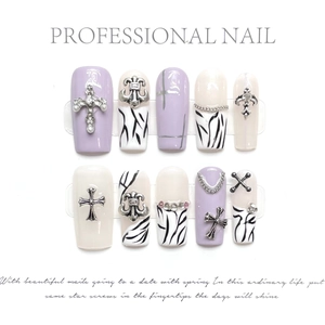 Faux Ongles à Presser Cercueil Gothique Lavande Violette Peints à la Main Zèbre Flamme Avec Croix en Alliage Strass Élégants