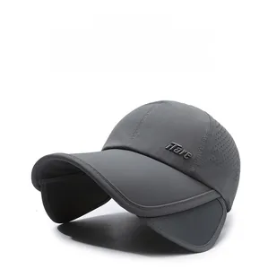 Détail de la visière rétractable et des aérations découpées au laser du chapeau gris