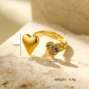Detail view of heart zircon stainless steel ring with dimensions and 4.4g weight data