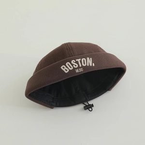 Berretto docker marrone per bambini 2-5 anni con ricamo BOSTON 1630 e fodera calda