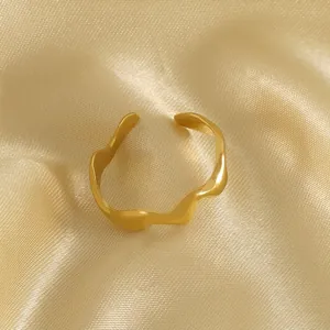 Bague Ouverte Ondulée Irrégulière Acier Inoxydable Plaqué Or 18K Réglable Minimaliste Géométrique Pour Femmes