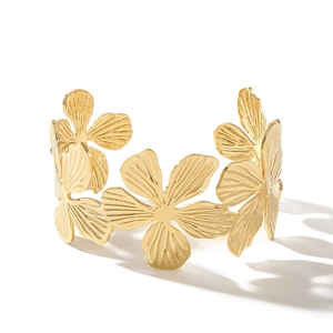 Elegant gold flower cuff bracelet with a hollowed-out vintage floral pattern design