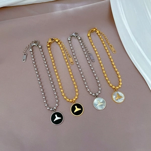 Bracelet perles en acier titane avec queue de sirène et pendentif nacre en or et argent