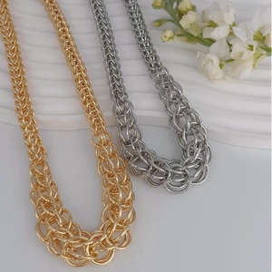 U-shaped Cuban link chain necklaces in gold and silver finish for street style fashion