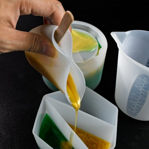 500ml silicone measuring cup with scale and pouring spout for resin DIY craft making