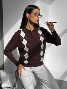 Slim fit brown argyle polo sweater with vintage waffle knit texture for women