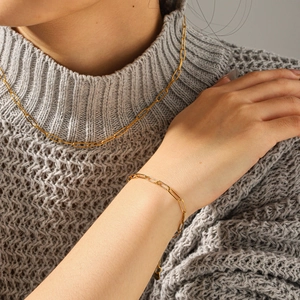 Ensemble collier et bracelet minimalistes en acier inoxydable plaqué or 18 carats à maillons