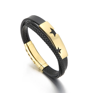 Bracciale multistrato in pelle nera da uomo con ciondoli a stella in acciaio inossidabile oro