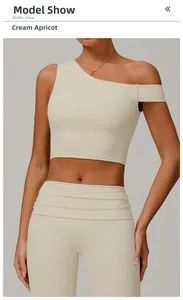 Détail de l'ensemble de yoga asymétrique une épaule couleur abricot crème et legging