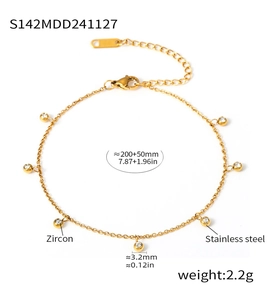 Detailed shot of golden stainless steel anklet featuring a 3.2mm round zircon pendant