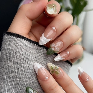 French Style Press On Nails 3D White Green Camellia Flowers With Artificial Pearls Gold Beads Almond Shape False Nails For Women Elegant Manicure