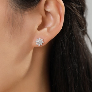 Elegant s925 silver flower stud earrings with 0.4ct moissanite cluster snowflake design