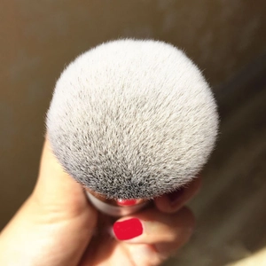 Chubby makeup brush with dense gradient bristles for foundation and loose powder