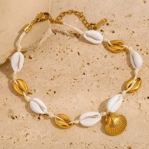Cavigliera elegante in acciaio inossidabile placcato oro 18K con conchiglie e pendente