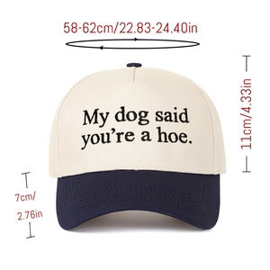 Détail de casquette bicolore avec broderie My Dog Said You're a Hoe en gros plan