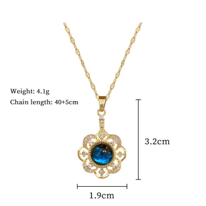 Close-up of gold flower necklace with dimensions 3.2cm x 1.9cm and 4.1g weight