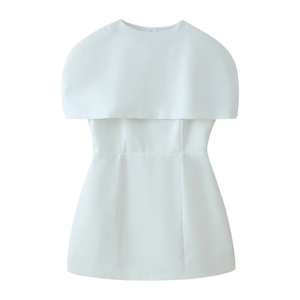 Elegante abito corto bianco con maniche a mantella vestibilità slim e scollo rotondo