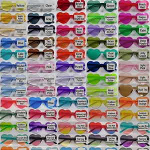 Large choix de lunettes de soleil cœur sans monture aux couleurs acidulées et dégradées