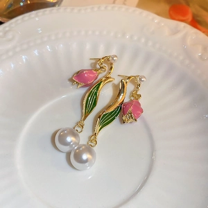 Pink tulip enamel pearl earrings with gold-plated details and white dangling pearls