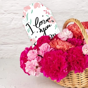 Detail of Happy Mother’s Day gift tag with floral basket and heart decorations