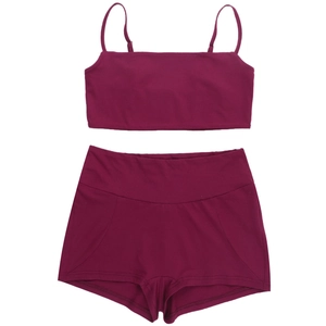 Set sportivo bordeaux due pezzi con canotta a coste e pantaloncini a vita alta
