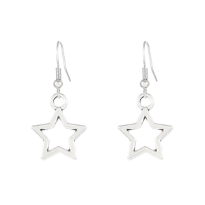 Vue détaillée de boucles d'oreilles étoiles argentées évidées avec crochets classiques