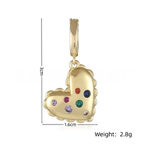 Detail of 18k gold heart pendant with colorful zircons, measuring 3cm by 1.6cm and weighing 2.8g