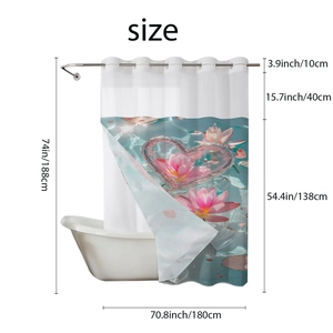 Details des wasserdichten Duschvorhangs mit Maßen und floralem Herzmuster aus Polyester