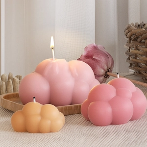 Tre dimensioni di candele a nuvola 3D in rosa e arancione per l'arredo domestico