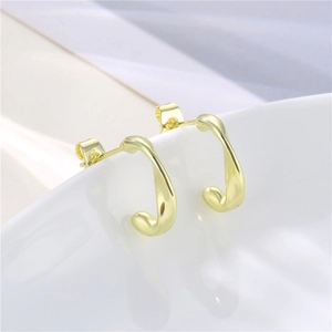 Polished 18K gold-plated twisted C-shaped stud earrings in minimalist French style