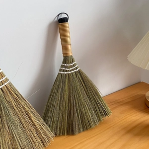 Handmade Natural Miscanthus Broom Bamboo Handle Soft Bristles Anti Static Household Cleaning Dusting Brush Desktop Decor