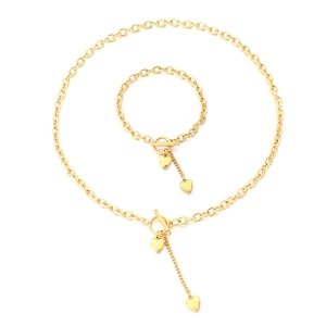 Goldenes Schmuckset mit Herzanhänger, T-Bar Verschluss und Quasten an Halskette und Armband