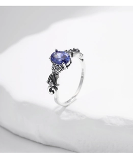 Macro view of S925 sterling silver ring featuring engraved detail and S925 hallmark