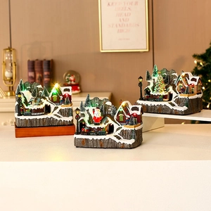 Ornamenti natalizi luminosi e musicali in resina con scene di case e luci LED calde