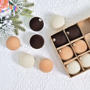Lot de boules de Noël en velours floqué de 6cm en marron et crème pour décoration de sapin