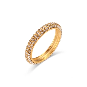 Chic gold-plated eternity ring with full rows of clear zircon stones in a minimalist style