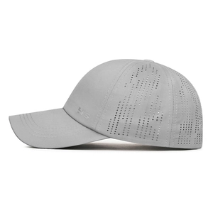 Hellgraue schnelltrocknende Baseballkappe mit Laserlöchern und geprägtem YS-Logo