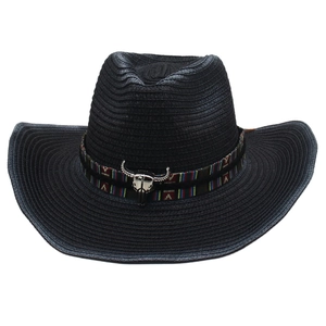 Chapeau de cowboy en paille tressée noire avec ruban tribal coloré et ornement tête de taureau
