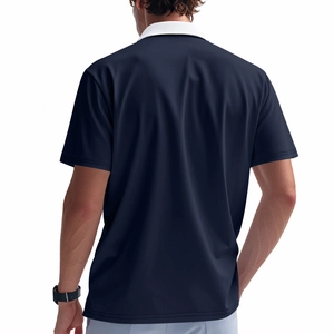 Detailansicht der Rückseite des dunkelblauen Poloshirts mit weißem Kragen für Herren