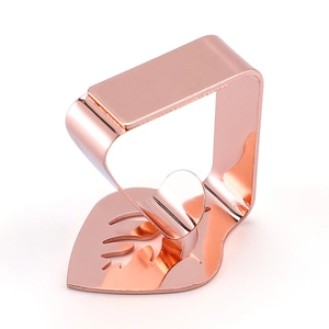 Leaf-shaped rose gold stainless steel tablecloth clip for secure outdoor table dining