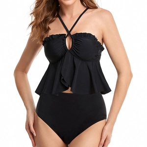 Bikini noir deux pièces élégant avec haut à volants et culotte de bain taille haute