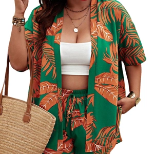 Zweiteiler für Damen mit Tropenprint, offener Strickjacke und Shorts mit Gummizug