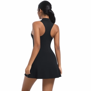 Vue arrière d'une robe de sport noire dos nageur avec jupe trapèze pour golf et tennis