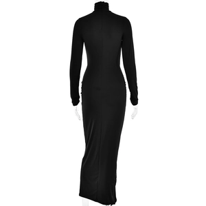 Vue arrière d'une robe longue noire moulante à col roulé et manches longues élégantes