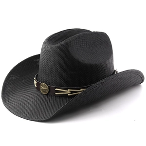 Chapeau de cowboy en paille noire avec bande en cuir marron et emblème tête de taureau