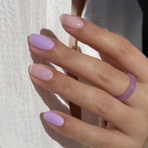 Faux Ongles À Coller À Fleurs Violettes Avec Accents De Künstliche Perles Carré Court Brillant Manucure Lavande Pour Femmes