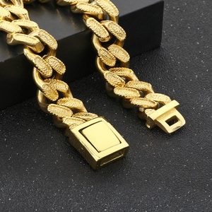 Heavy gold Cuban chain bracelet in vintage stainless steel with hammered texture for men